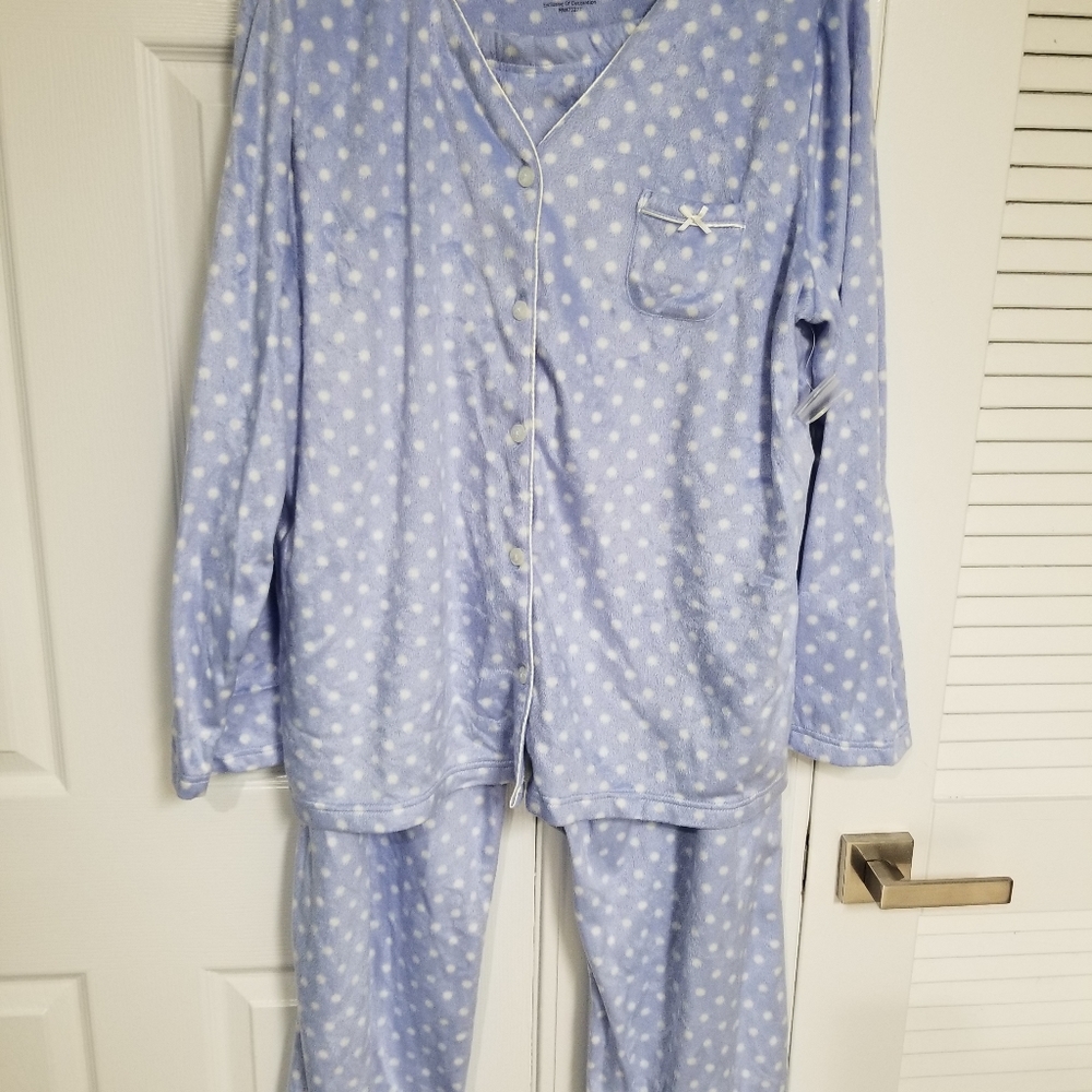 Pretty blue polka dot pajama set